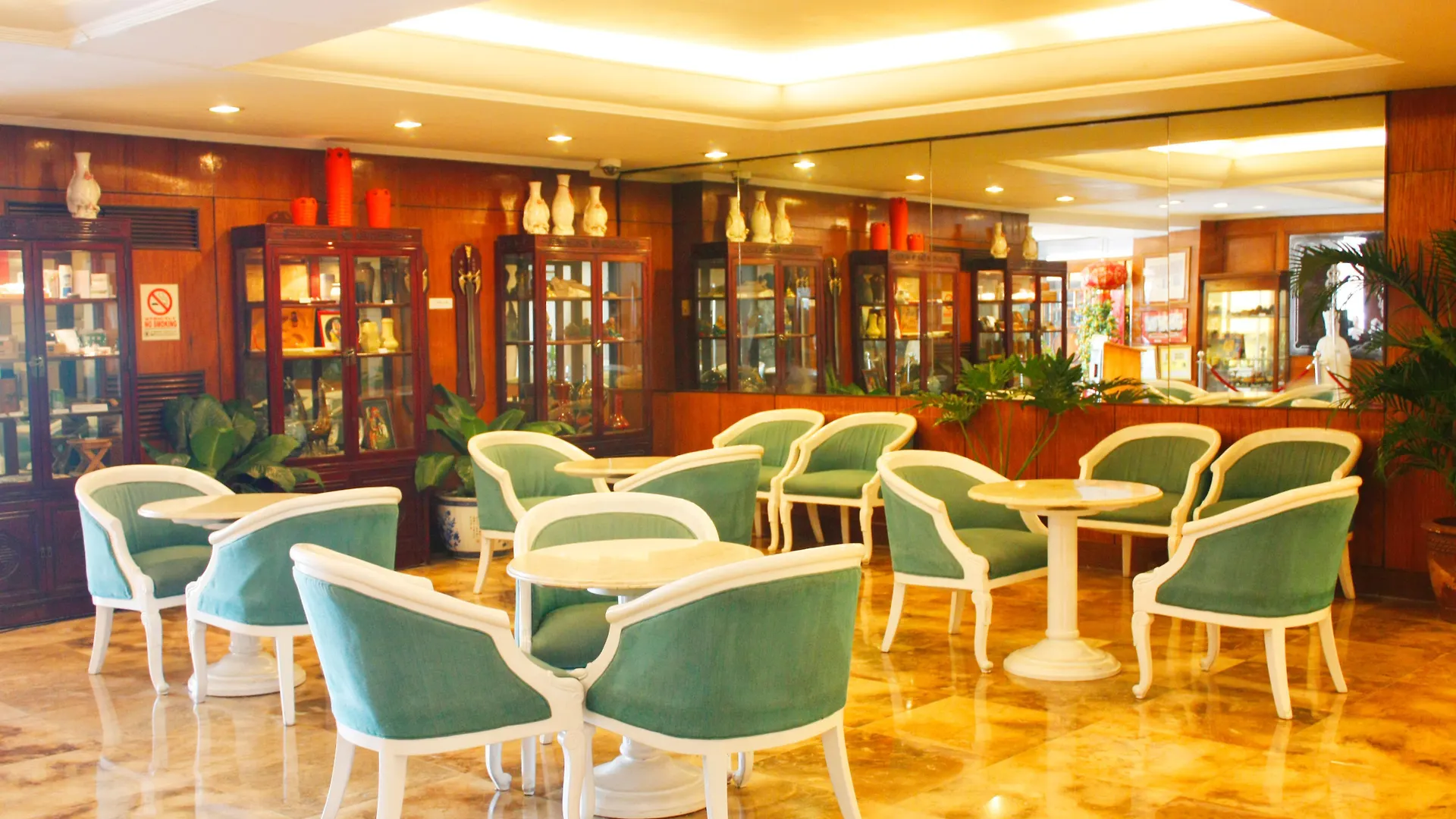 Aloha Hotel Roxas Boulevard Manila 3*,