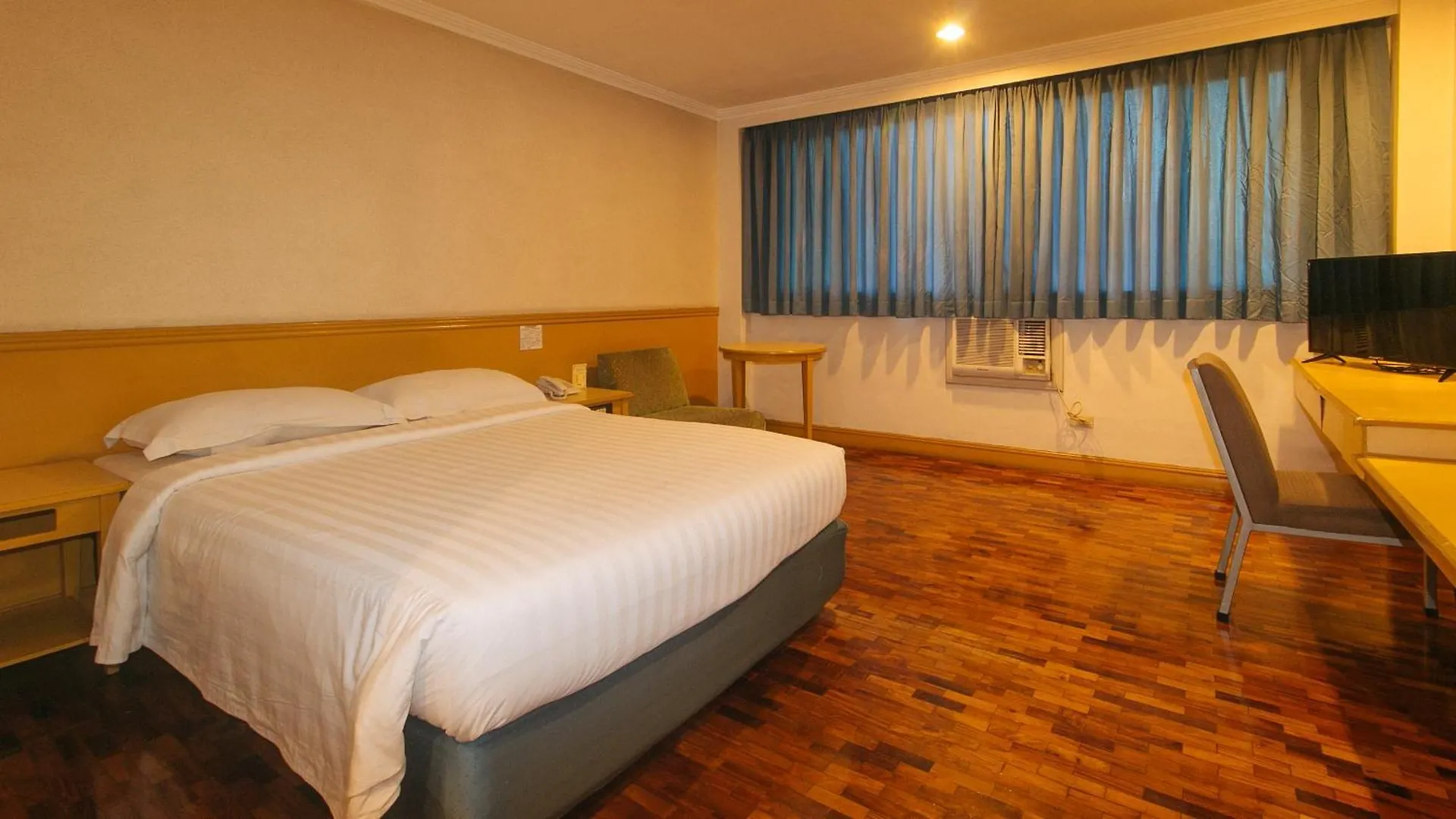 Aloha Hotel Roxas Boulevard Manila